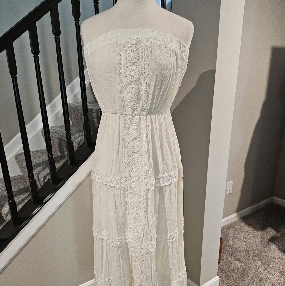 Justily Ivory Maxi Halter Strapless Dress w/Crocheted Embellishments (Size XL)